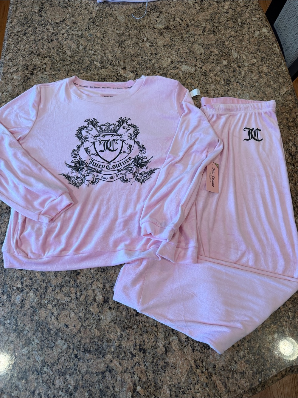 NWT Women’s Juicy Couture Light Pink Logo Velour Pajama Set - Size XL